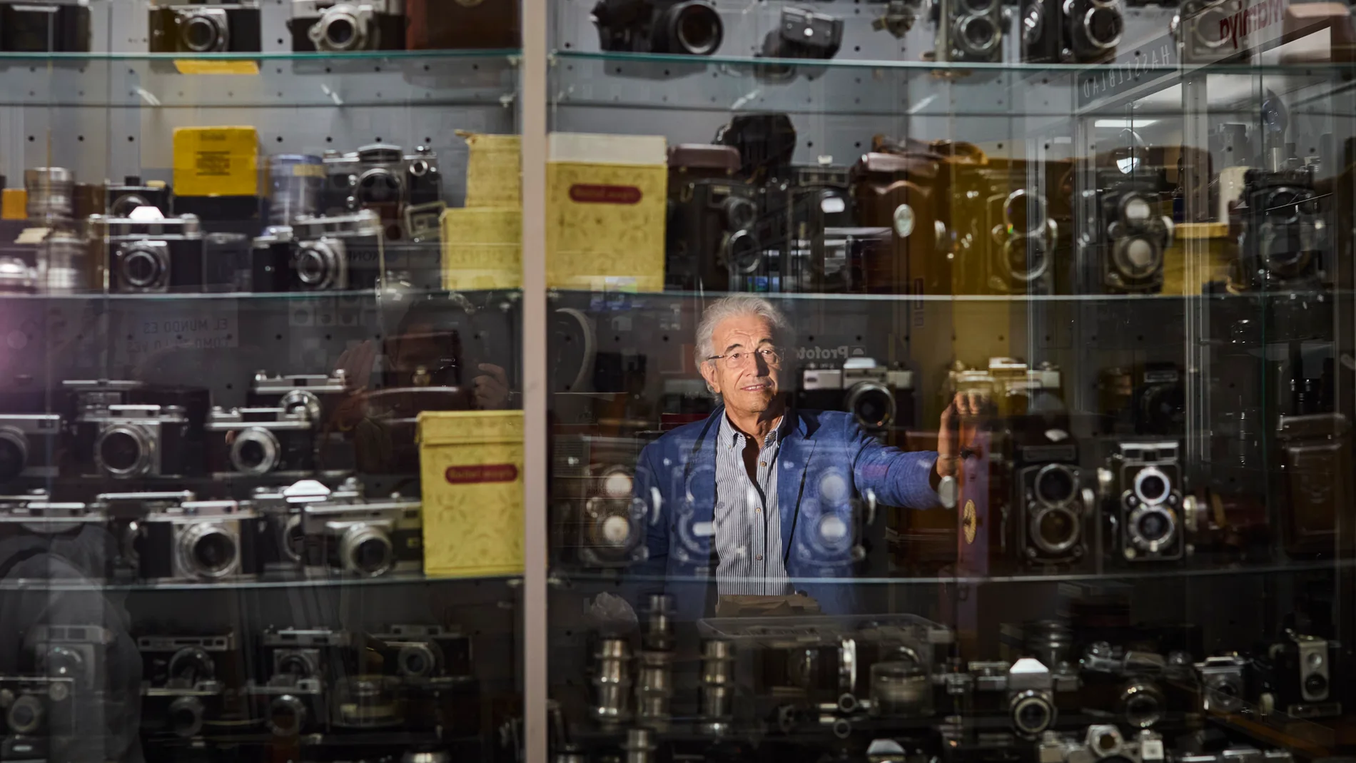 Jose Luís Mur levantó Fotocasión, la mayor tienda especializada de Europa, desde un puesto en el Rastro