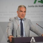 El consejero de la Presidencia, Administración Pública e Interior y portavoz del Gobierno andaluz en funciones, Elías Bendodo, comparece en la rueda de prensa. Eduardo Briones / Europa Press