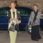 La Reina Sofía (i) e Irene de Grecia (c) a su llegada al concierto de música clásica The Encore Music Festival en Marbella. EFE/Antonio Paz