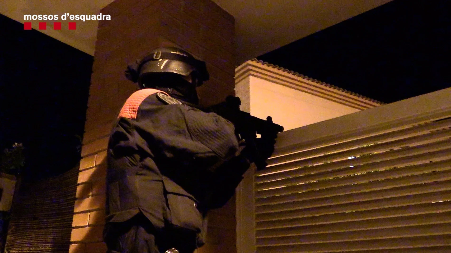 En el operativo policial para detener a las 46 personas acusadas de vender cocaína participaron 450 agentes de Mossos d'Esquadra.