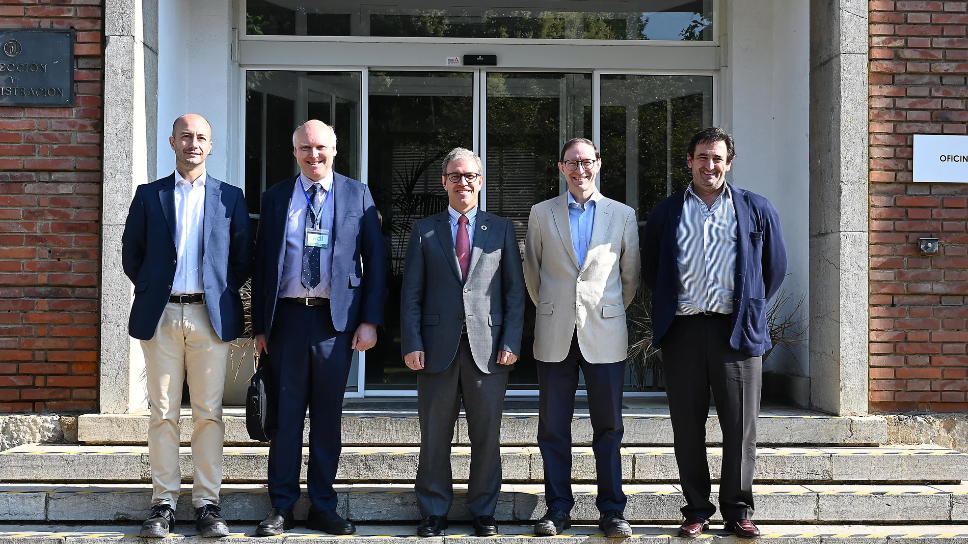 El consejero de Industria, Comercio y Empleo, Mariano Veganzones, visita ADL BioPharma