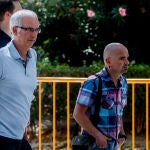 El ex jefe de ETA Miguel Albisu, alias 'Mikel Antza', con gafas, se dirige a la sede de la Audiencia Nacional (AN) de Génova para declarar como imputado por el atentado contra Miguel Ángel Blanco.