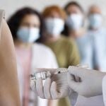 Los ensayos clínicos realizados para el desarrollo de las vacunas contra la covid no incluyeron el registro de posibles cambios pre y menstruales después de la administración de las dosis