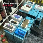 Imágenes del materia presuntamente robado por un grupo dedicado a asaltar furgonetas de empresas de reparto y mensajería con armas de fuego MOSSOS D'ESQUADRA