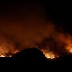 Medios aéreos del Ministerio se han incorporado al incendio de Calles