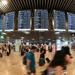 Pantallas de información este lunes en el aeropuerto Adolfo Suárez Madrid-Barajas durante la jornada de huelga los tripulantes de cabina de pasajeros en Ryanair