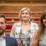 La exconsellera de Salud de la Generalitat y actual vicepresidenta primera del Parlament, Alba Vergés, y la ya ex presidenta del Parlament, Laura Borràs posan con miembros de la comitiva del parlamento de Berlín