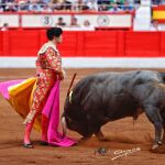 Ginés Marín, con la capa en su encerrona en Santander