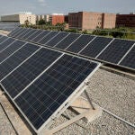 En la imagen placas fotovoltaicas en el IES Cabanyal