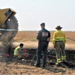 Varios bomberos participan en la extinción de incendios