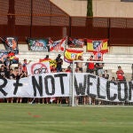 Pancarta exhibida por algunos aficionados del Atlético de Madrid en contra de Cristiano Ronaldo.