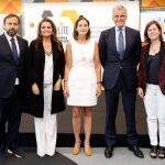 De izquierda a derecha: Ignacio Maluquer (Presidente grupo Starlite), Sandra García-Sanjuán (Presidenta Festival Starlite Catalana Occidente); Reyes Maroto (Ministra de Industria, Comercio y Turismo), Gonzalo Sánchez (Presidente de PwC España) y Anna Merino (Directora de Economics en Strategy y autora del informe)