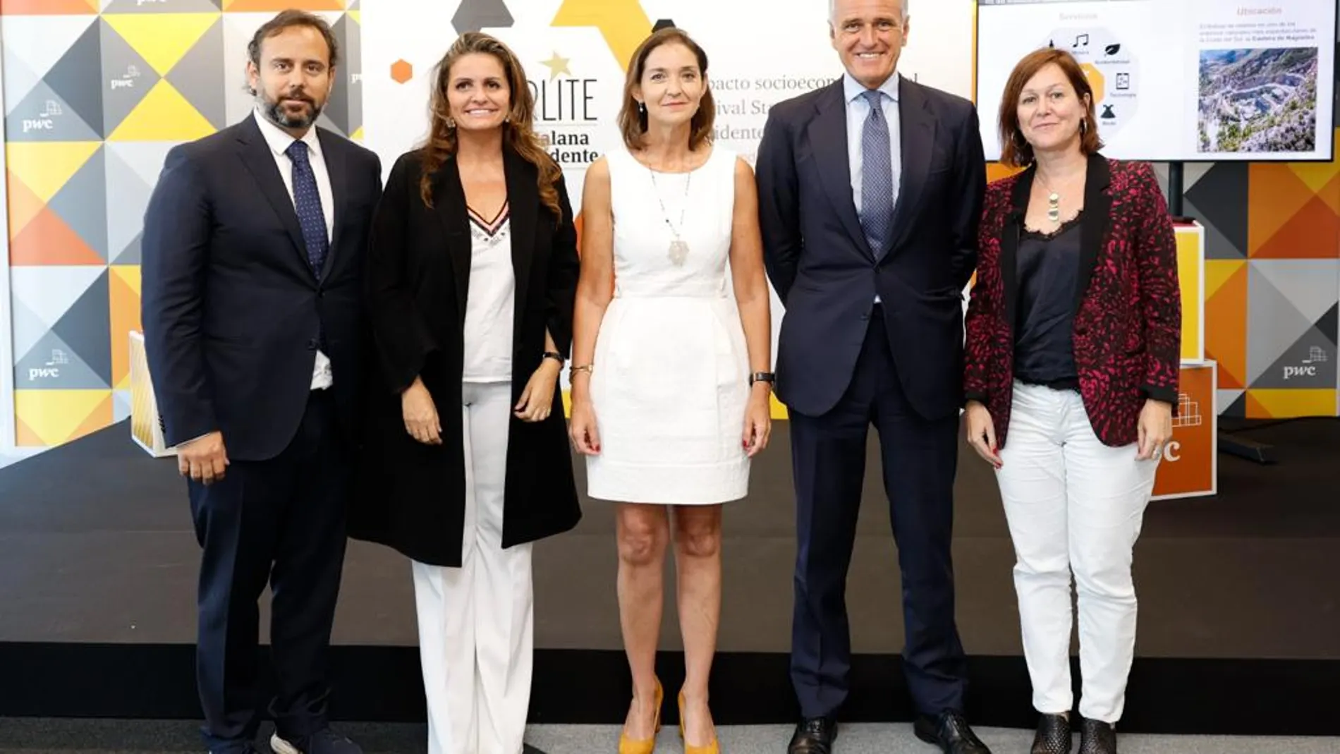 De izquierda a derecha: Ignacio Maluquer (Presidente grupo Starlite), Sandra García-Sanjuán (Presidenta Festival Starlite Catalana Occidente); Reyes Maroto (Ministra de Industria, Comercio y Turismo), Gonzalo Sánchez (Presidente de PwC España) y Anna Merino (Directora de Economics en Strategy y autora del informe)
