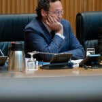 El posible nuevo Fiscal General del Estado, Álvaro García Ortiz, comparece ante la Comisión de Justicia del Congreso de los Diputados, a 28 de julio de 2022, en Madrid (España). El sustituto de Dolores Delgado comparece en la Comisión de Justicia del Congreso, uno de los trámites a superar antes de su nombramiento por el Consejo de Ministros, jurar su cargo ante el Rey y tomar posesión ante el Pleno del Tribunal Supremo. Durante la comisión, los portavoces de los distintos grupos parlamentarios interrogan al actual jefe de la Secretaría Técnica de la Fiscalía General del Estado (FGE) sobre su trayectoria y sus méritos. El jurista con más de 15 años de ejercicio profesional, fue propuesto tras renunciar Delgado a su puesto por motivos de salud, con 12 votos a favor y siete en contra.28 JULIO 2022;FISCALÍA;JURISTAS;ABOGACÍA;Alberto Ortega / Europa Press28/07/2022