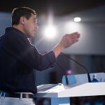 El presidente de la Junta de Andalucía, Juanma Moreno, este sábado durante la clausura de la escuela de verano del PP en Fuengirola