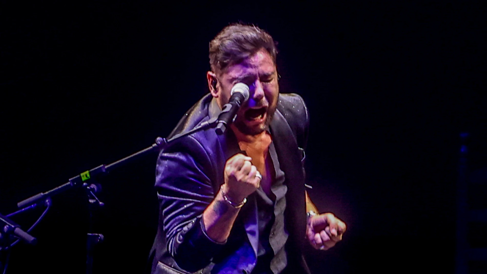 Miguel Poveda durante uno de sus conciertos