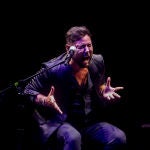 Miguel Poveda durante el homenaje al músico Paco de Lucía en el Teatro Real