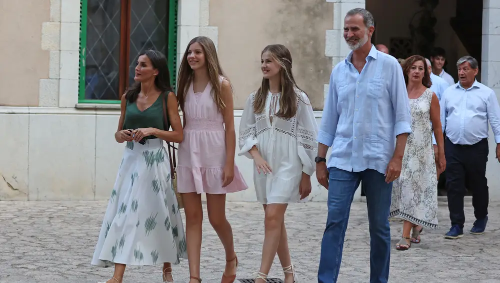 El Rey Felipe IV, la Reina Letizia, la Princesa Leonor y la Infanta Sofía