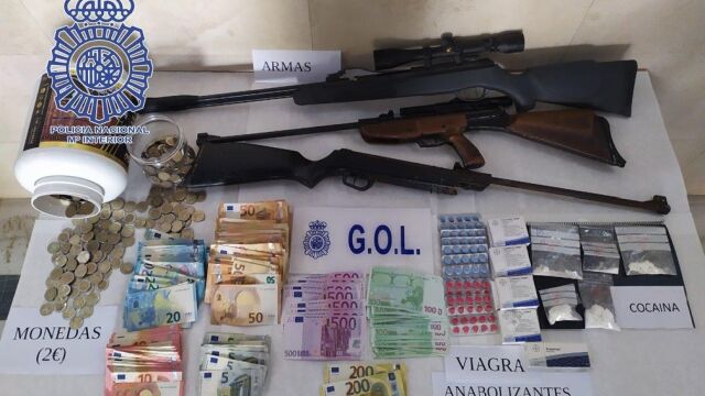 Dinero, armas y sustancias intervenidas en tres operaciones policiales en San Juan de Aznalfarache (Sevilla). POLICÍA NACIONAL