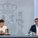 La ministra Portavoz, Isabel Rodríguez, y el ministro de la Presidencia, Relaciones con las Cortes y Memoria Democrática, Félix Bolaños