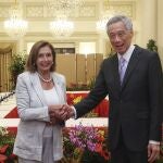 La portavoz de la Cámara de Representatnes y el primer ministro de Singapur, Minister Lee Hsien Loong, en el palacio presidencial de Singapur, esta mañana