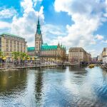 Vista de la Plaza Römerberg, que fue reconstruida tras la Segunda Guerra Mundial