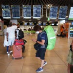 Turistas en el Aeropuerto de Madrid Barajas