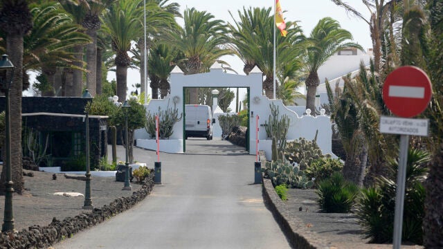 Entrada a la residencia de Lanzarote donde el presidente del Gobierno, Pedro Sánchez, ha pasado sus vacaciones