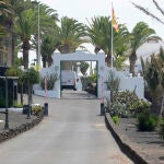 Entrada a la residencia de Lanzarote donde el presidente del Gobierno, Pedro Sánchez, ha pasado sus vacaciones
