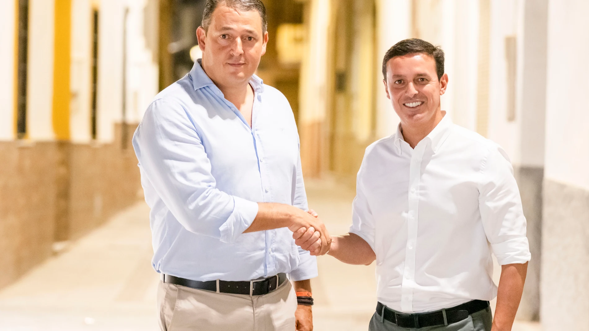 El alcalde de Tíjola, José Juan Martínez, y el presidente del PP de Almería, Javier Aureliano García