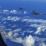 Aviones chinos durante un ejercicio cerca de Taiwán