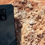 Los móviles ultrarresistentes ahorran muchos disgustos. En la imagen, el Motorola Defy.