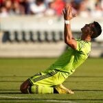 Cristiano Ronaldo, arrodillado durante el partido ante el Brentford