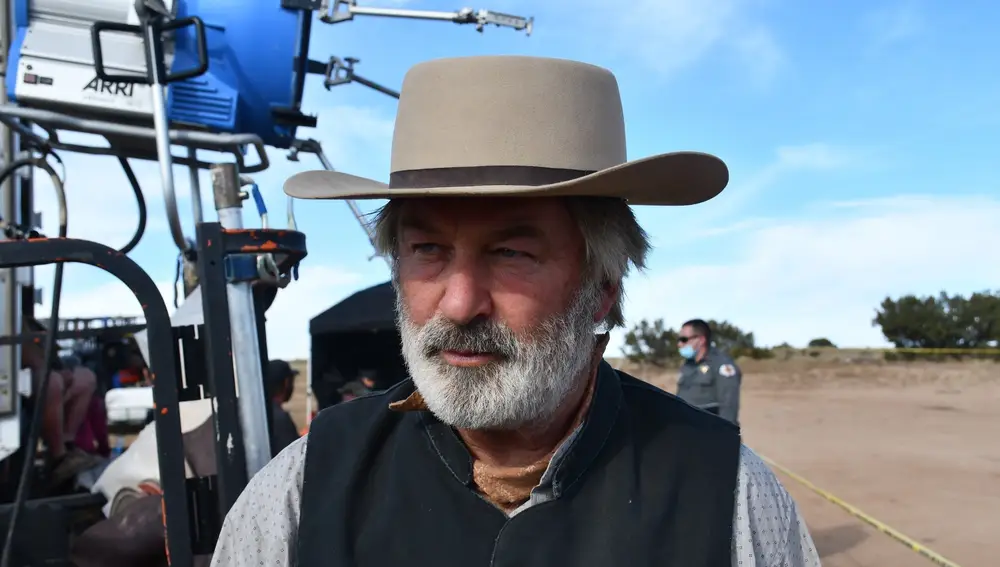 Alec Baldwin, en una fotografía tomada en el set de "Rust"