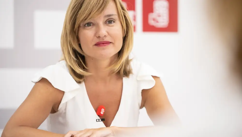 La ministra de Educación y Formación Profesional, Pilar Alegría, durante una entrevista con Europa Press, en la sede del PSOE, a 14 de agosto de 2022, en Zaragoza, Aragón (España). Alegría, diplomada en Magisterio, especialidad Educación Primaria por la Universidad de Zaragoza, ostenta el cargo de ministra desde julio de 2021. 14 AGOSTO 2022;ALEGRIA;MINISTRA;PILAR ALEGRIA Marcos Cebrián / Europa Press 14/08/2022