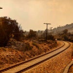 LLamas y humo del incendio en Bejís vistas desde el municipio de El Toro, a 17 de agosto de 2022, en Castellón