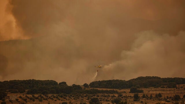 Las lluvias durante la tarde han dado una tregua en los incendios en Vall d'Ebo y Bejís