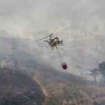 Los medios aéreos se incorporan a la extinción del incendio que comenzó en Bejís hace cinco días
