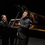 Javier Camarena, tenor y Rubén Fernández Aguirre, piano, en el Teatro-Auditorio de San Lorenzo de El Escorial.