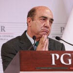 Fotografía de archivo fechada el 27 de enero de 2015, del ex procurador general de la República, Jesús Murillo Karam,