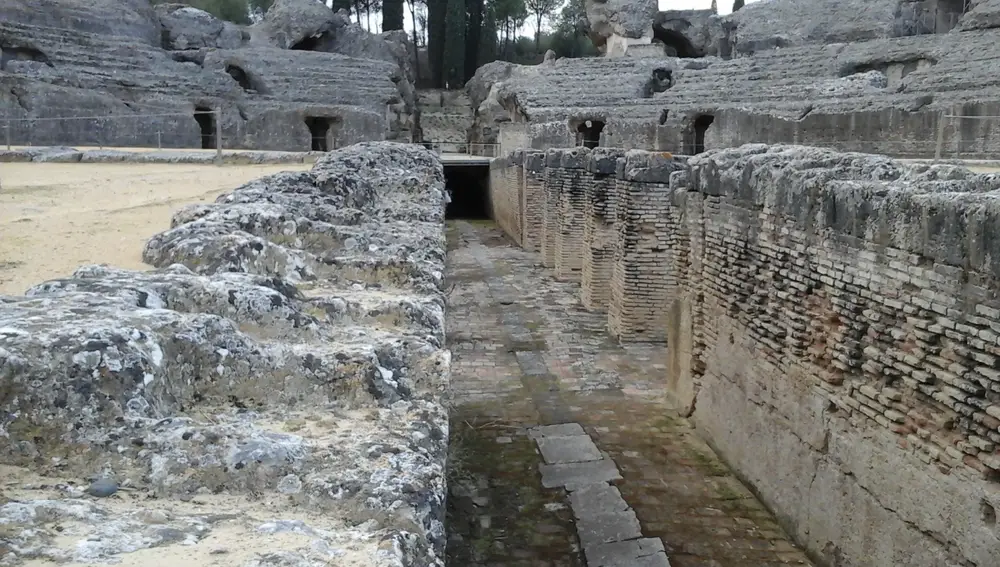 Foso del anfiteatro de Itálica. FERNANDO BARROSO/EUROPA PRESS (Foto de ARCHIVO)