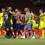 Los jugadores del Atlético y del Villarreal se enfrentaron después del gol de Gerard Moreno