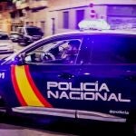La Policía dispara en un pie a un hombre con un hacha que tocó a una menor