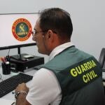 Un agente de la Guardia Civil de Granada