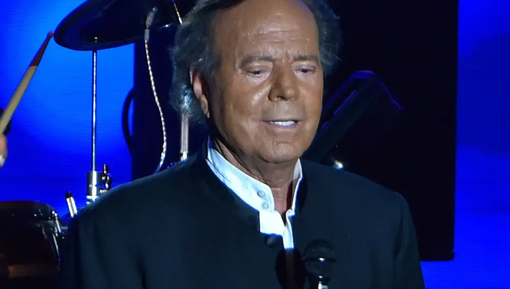 Julio Iglesias en uno de sus conciertos