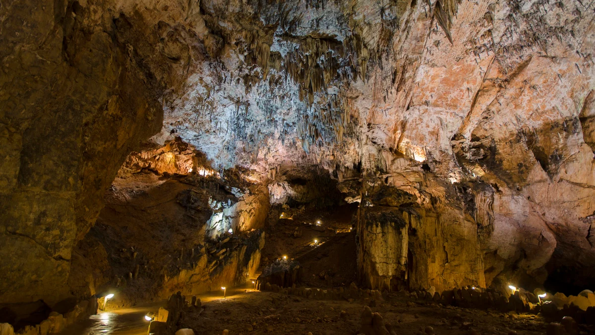 Cueva de Valporquero, en León