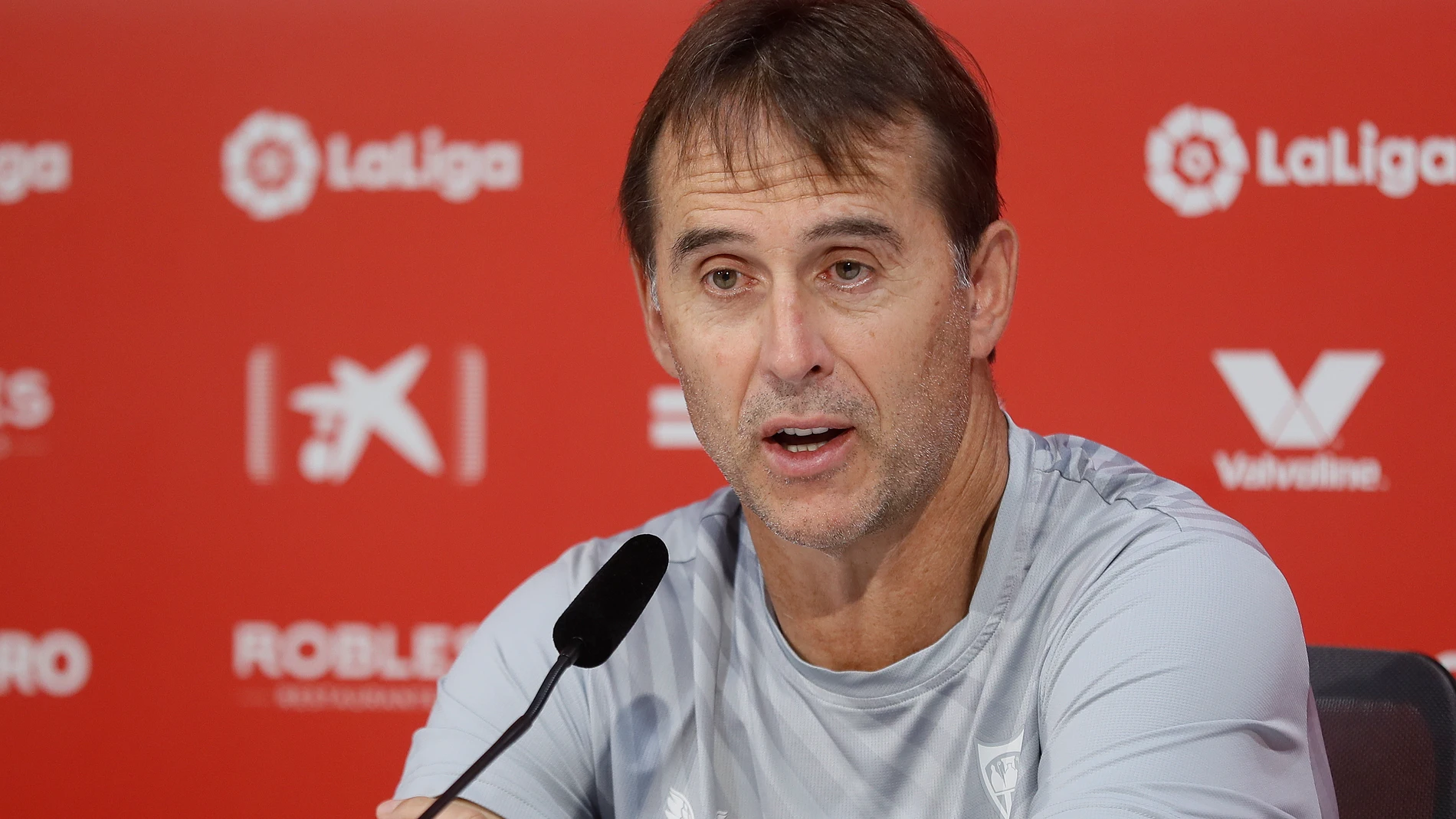 El entrenador del Sevilla, Julen Lopetegui, durante su comparecencia de prensa previa al partido ante el Almería