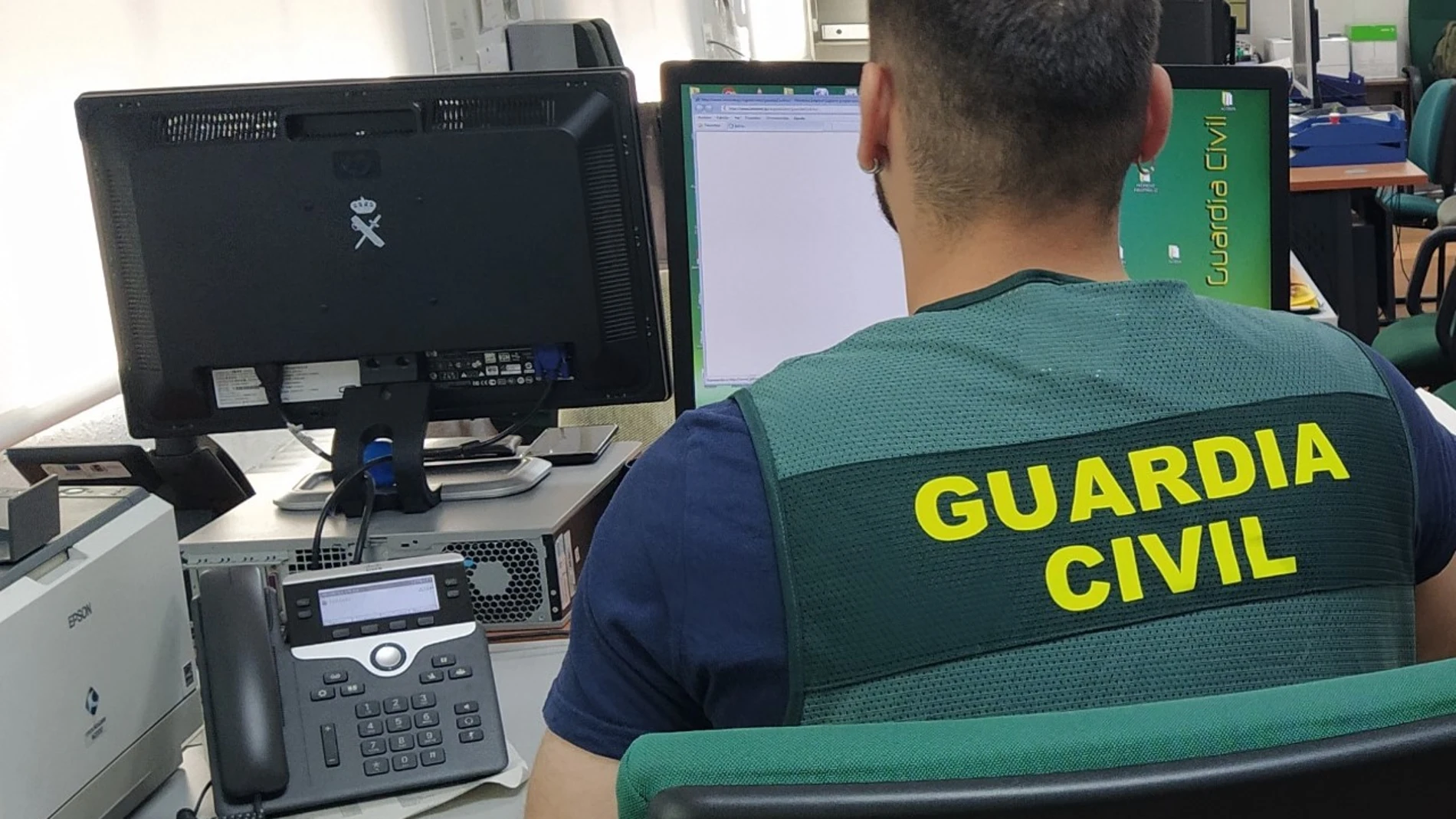 Agente de la Guardia Civil a