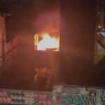 Imagen del incendio que se produjo anoche en unas chabolas de Valencia