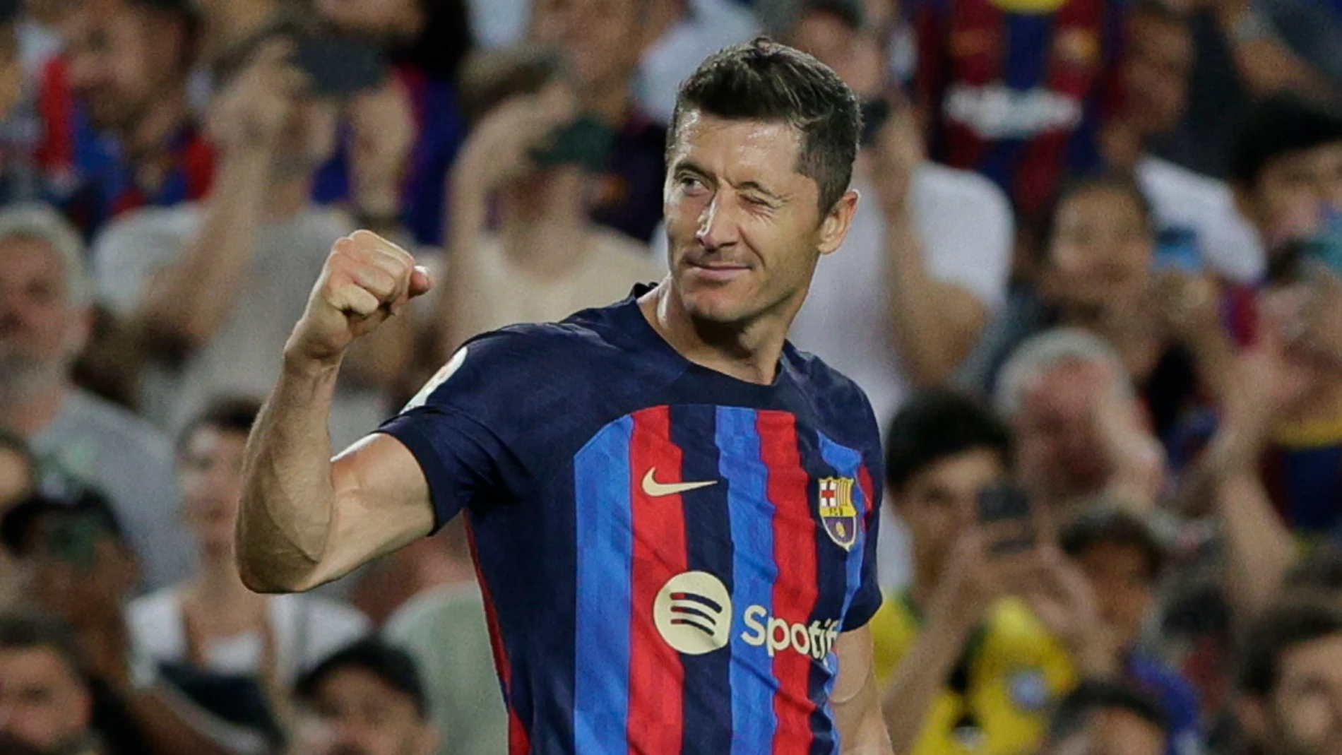 Lewandowski celebra uno de los goles que marcó al Valladolid